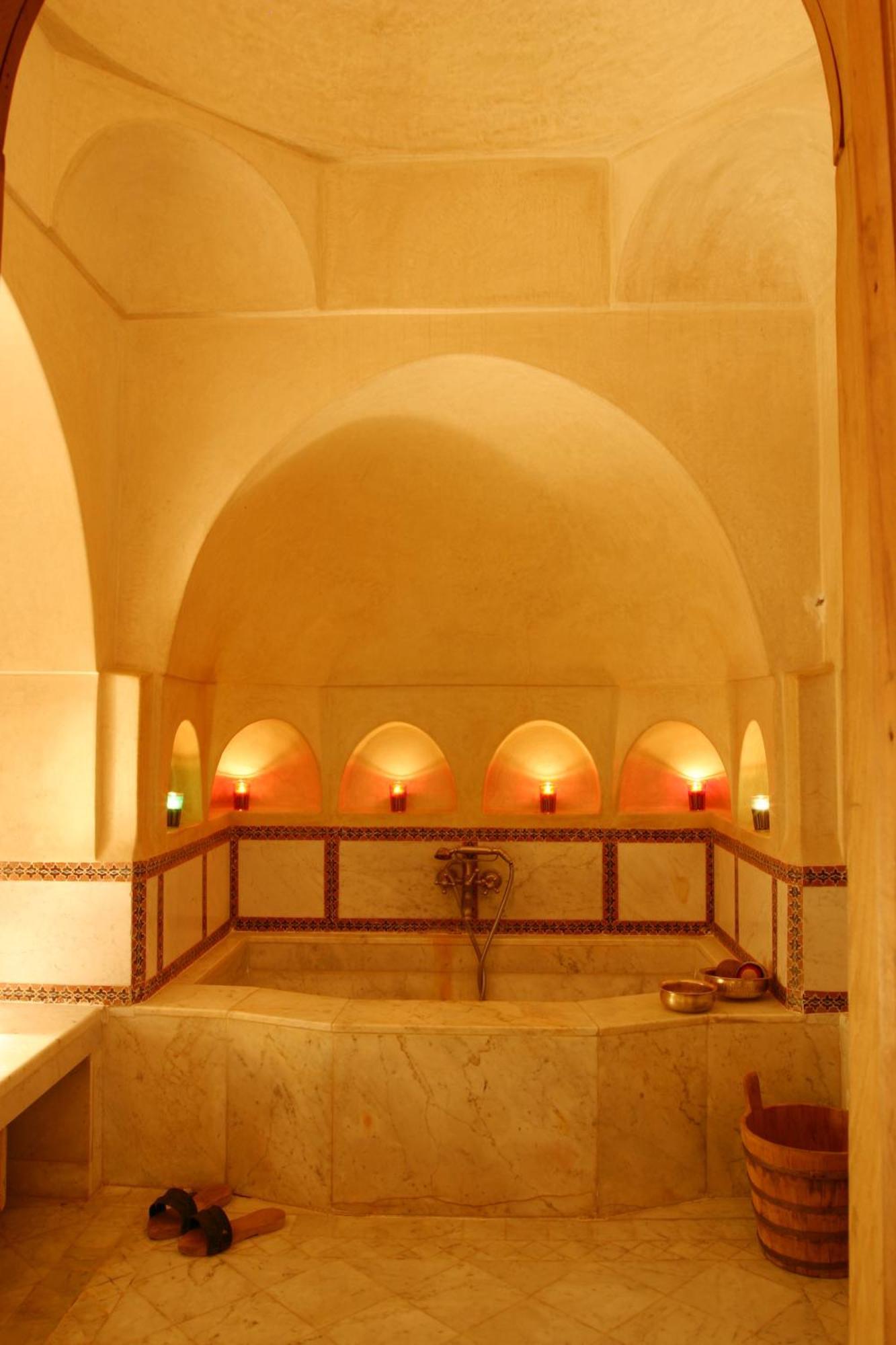 Gasthof Dar Ayniwen Garden Hotel&bird Zoo